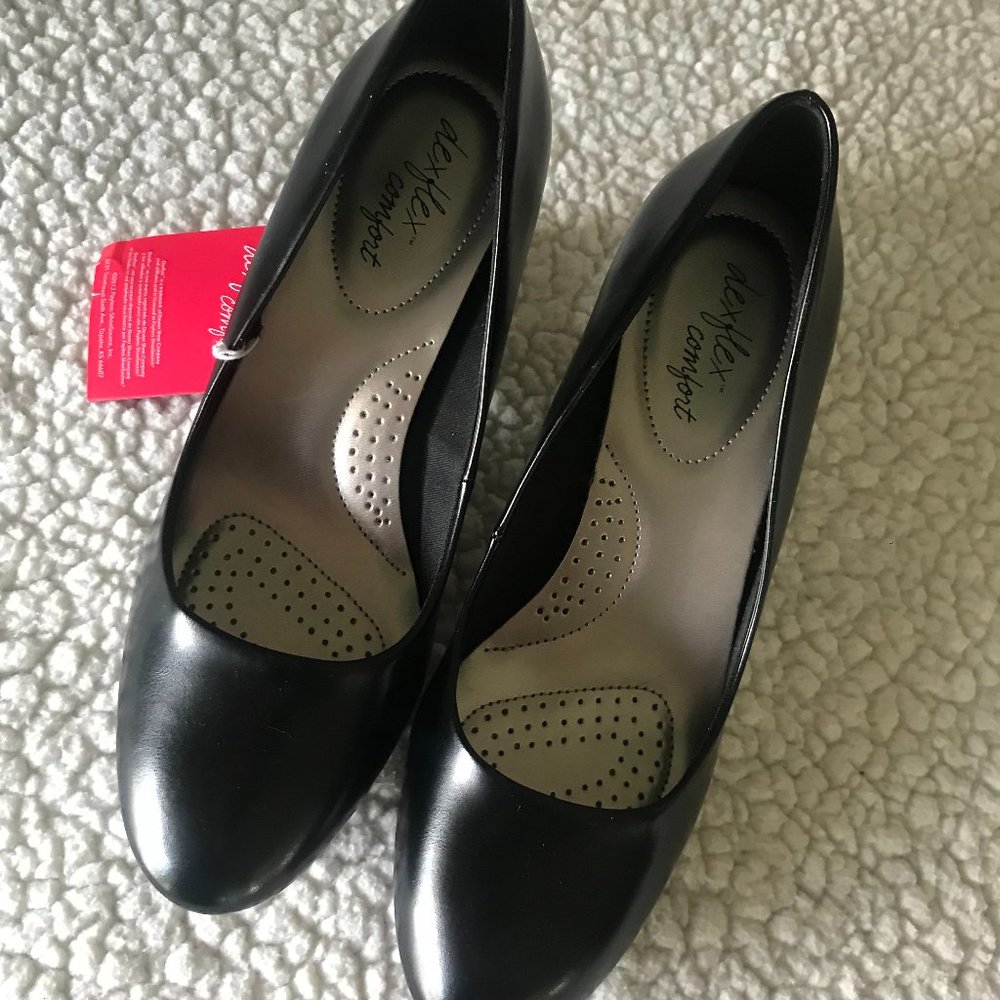 DexFlex Comfort Black Pumps